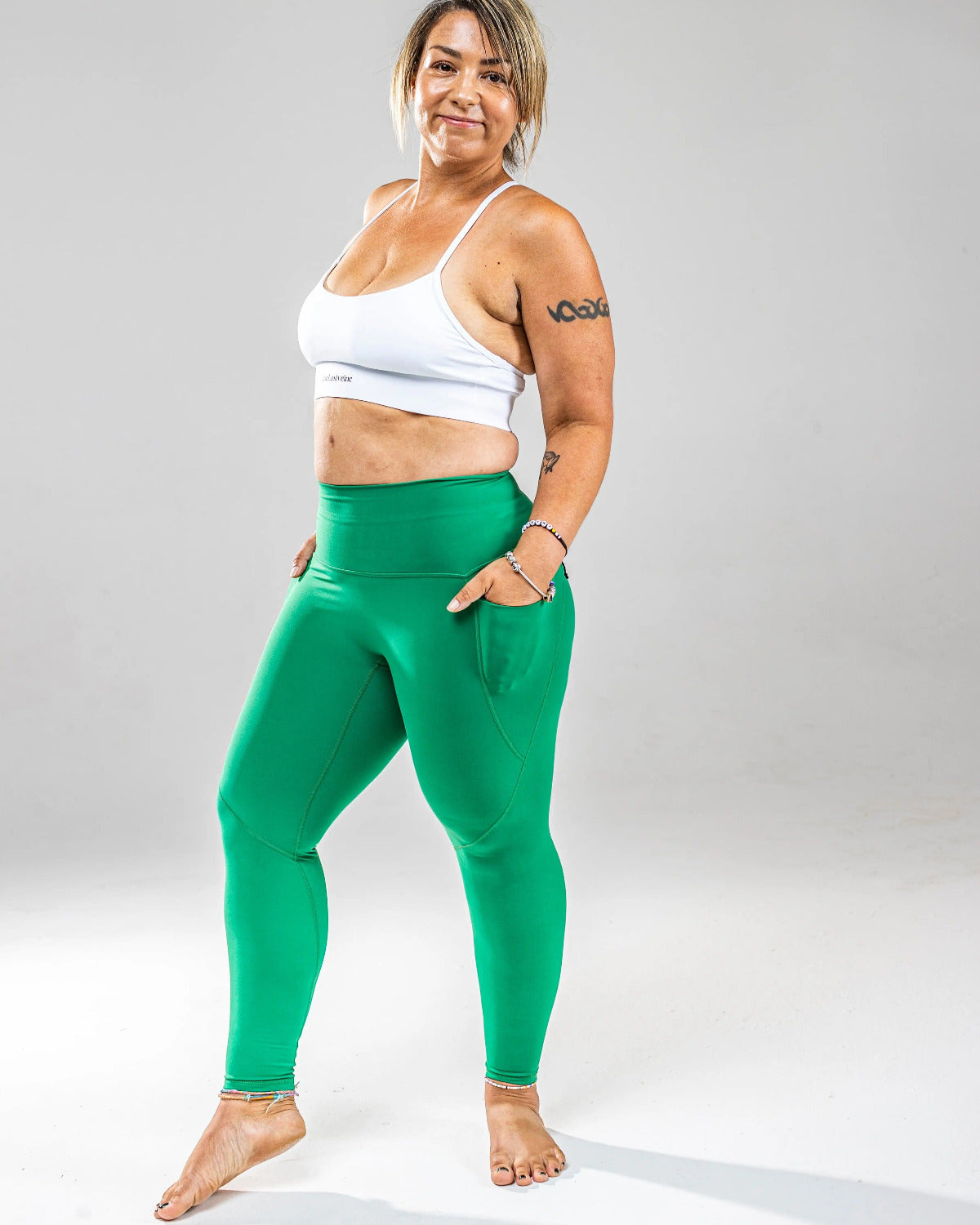 Active Green Leggings with Pockets and White Sports Bra Set Incl.usiveinc - Premium Activewear