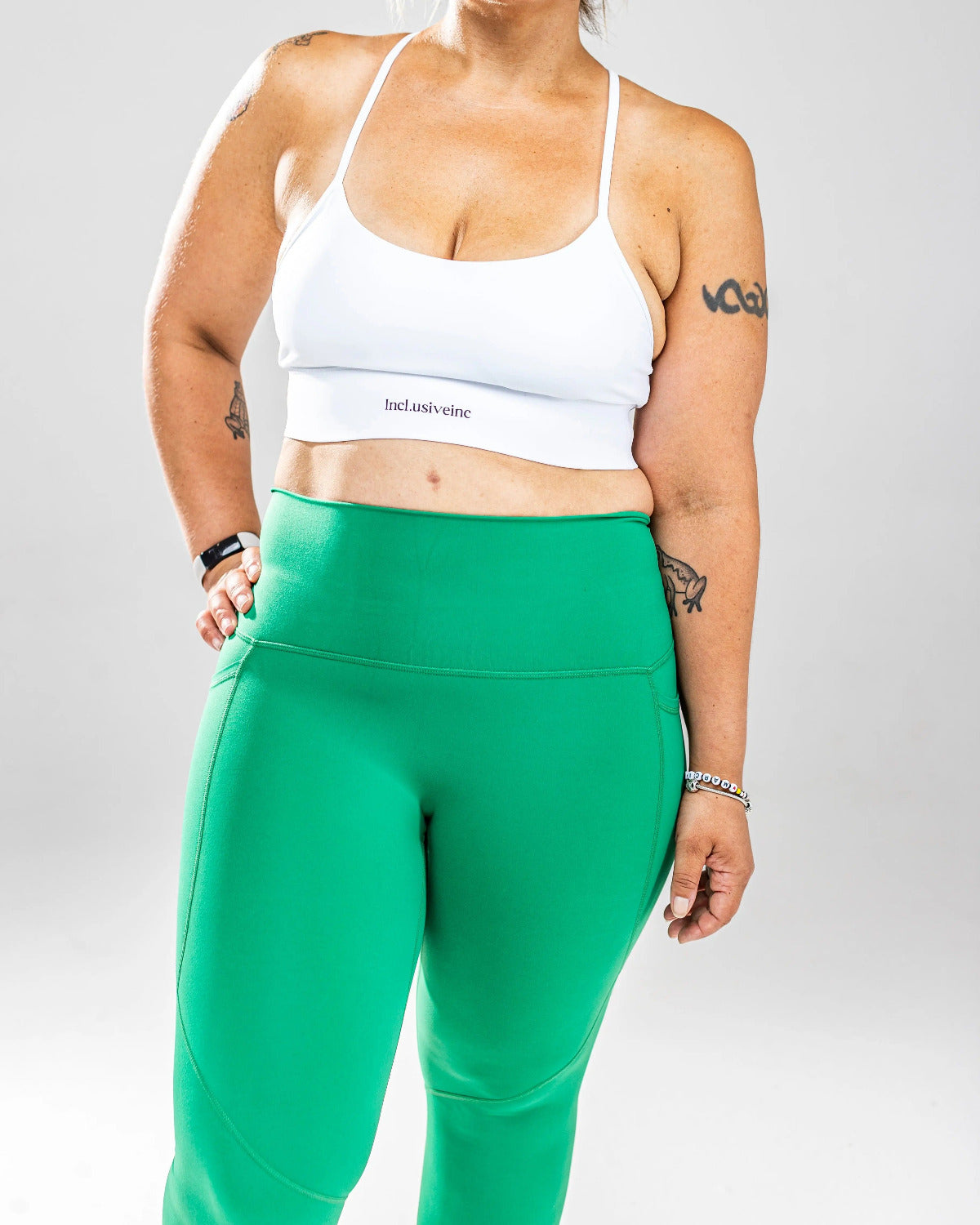 Active Green Leggings with Pockets and White Sports Bra Set Incl.usiveinc - Premium Activewear