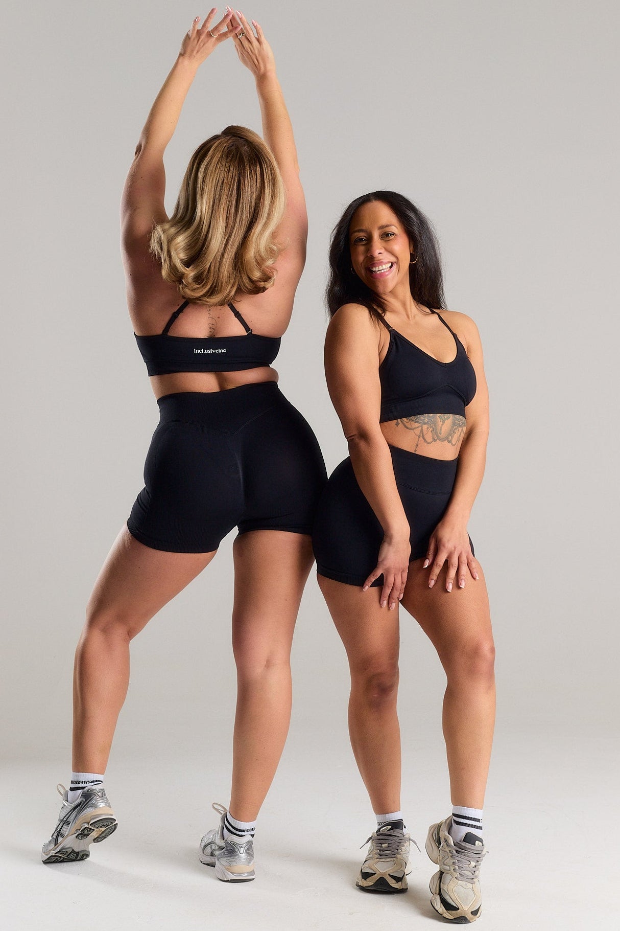 Seamless Strappy Sports Bra with white Logo