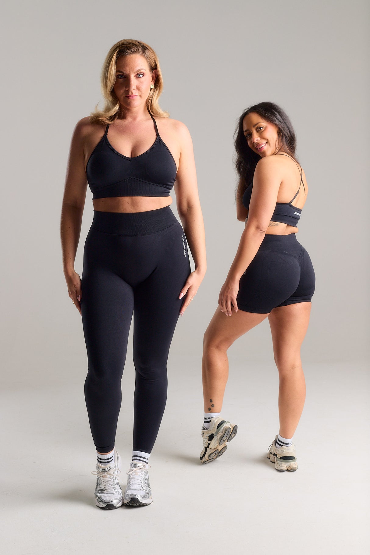 Sculpt Collection Seamless Leggings with White Logo Black