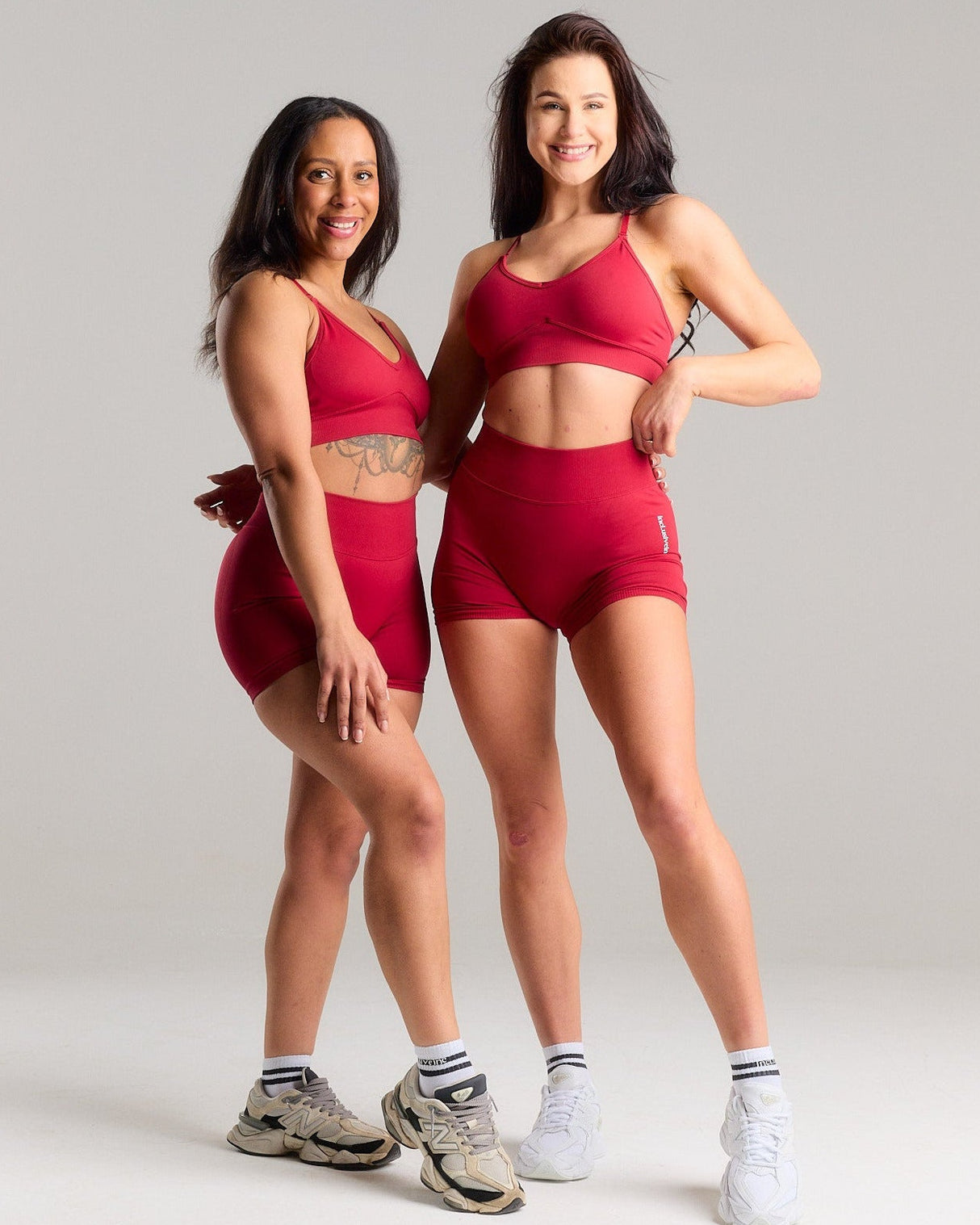 Seamless Strappy Sports Bra with white Logo