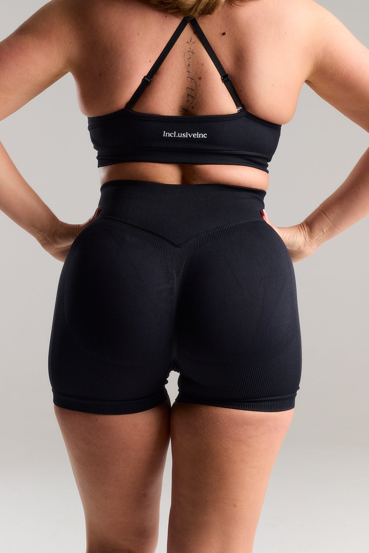 Seamless Strappy Sports Bra with white Logo