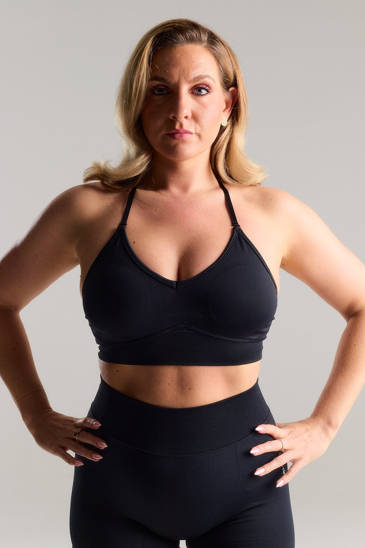 Seamless Strappy Sports Bra with white Logo