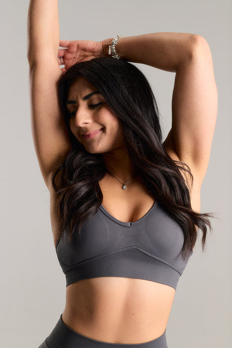 Seamless Strappy Sports Bra with white Logo