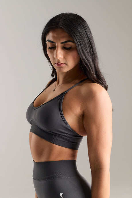 Seamless Strappy Sports Bra with white Logo